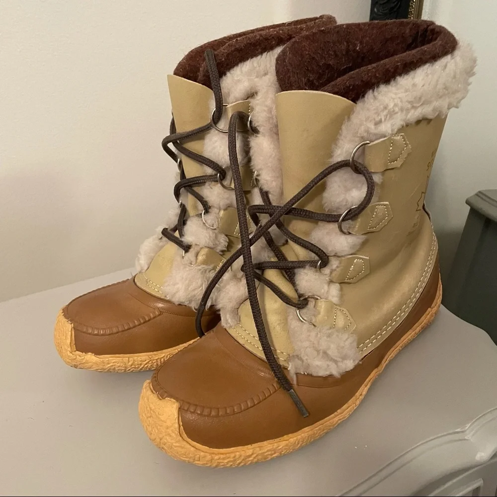 Women's Nanook Sorel Leather Lace Fur Lined Winter Boots Made in Canada Size 9
